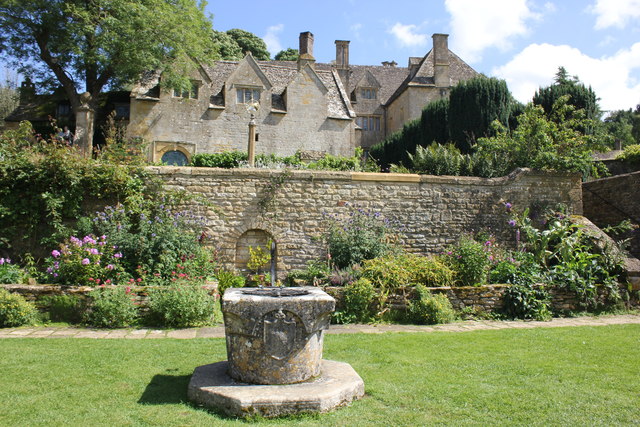 Cotswold gardens Snowshill Manor and garden