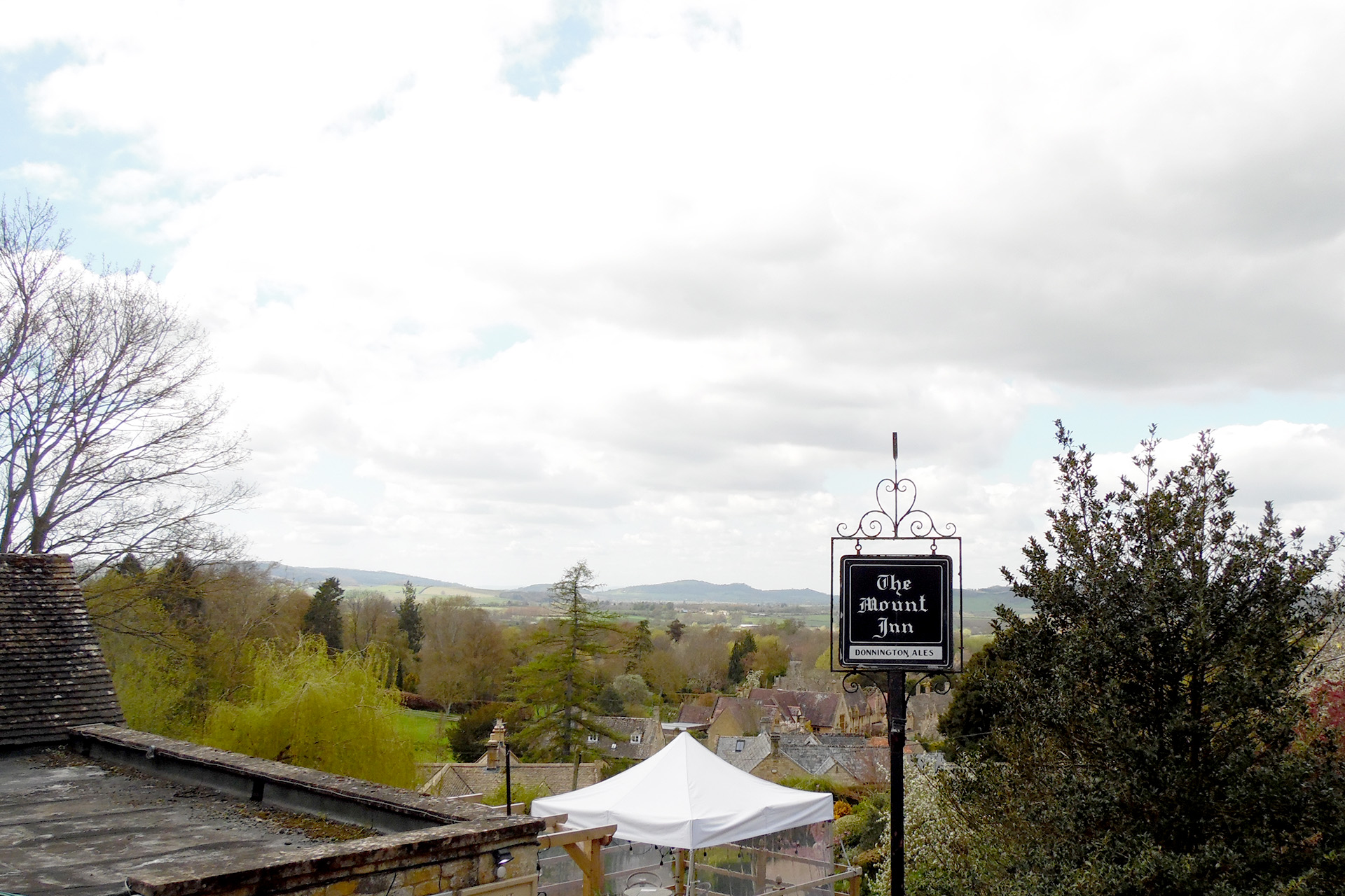 Mount Inn Best outdoor dining spots in the Cotswolds - Bolthole Retreats