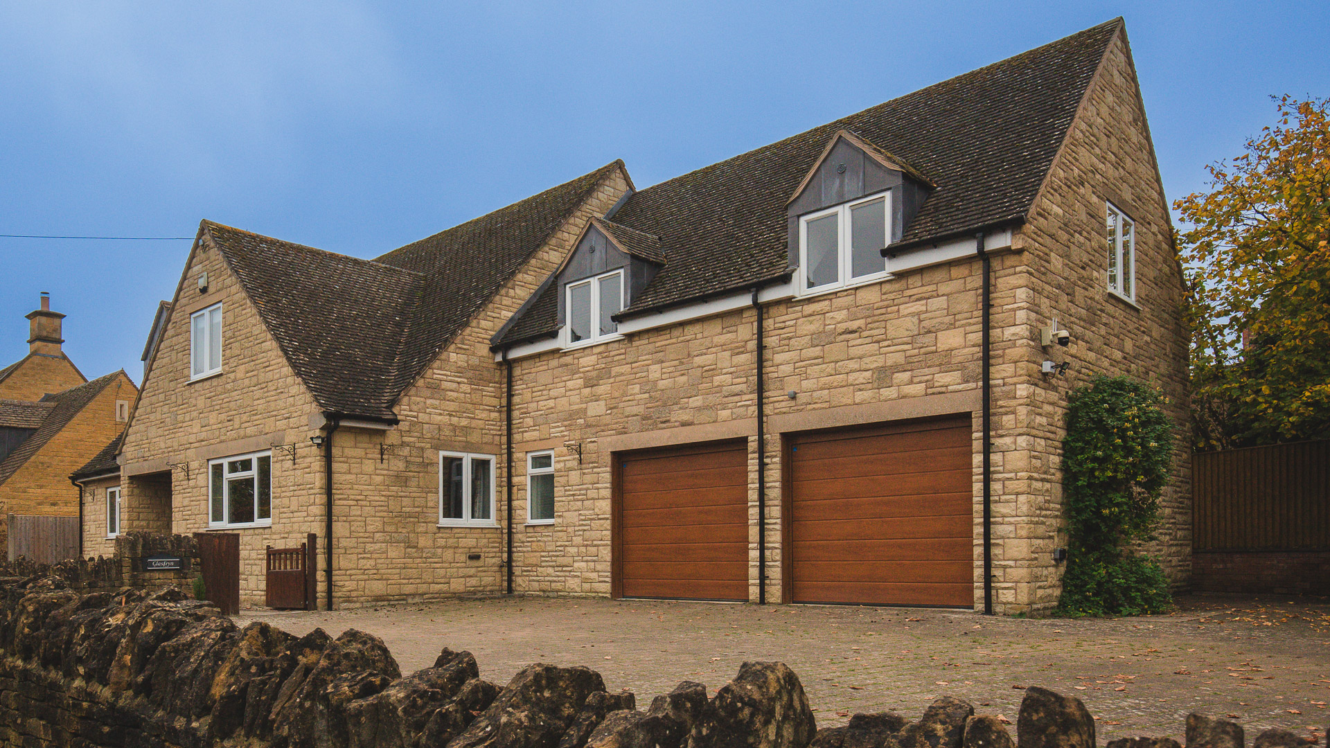holiday cottages with parking