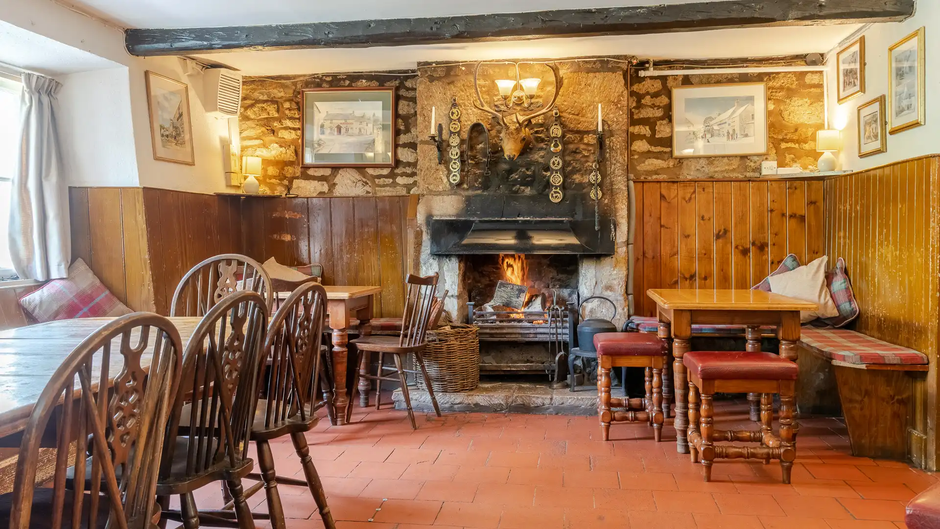 Cotswold Pub, The Black Horse Inn