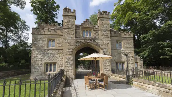 Castle Gatehouse, Bolthole Retreats