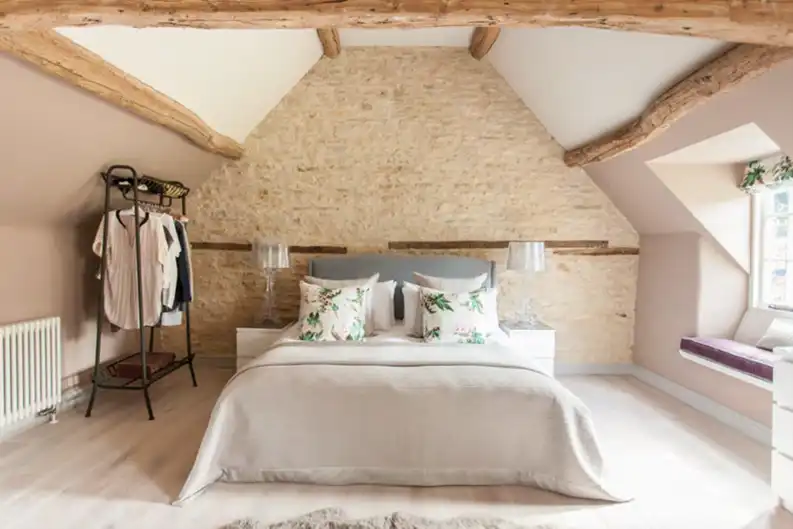 Westerleigh Cottage master bedroom - by Astman Taylor
