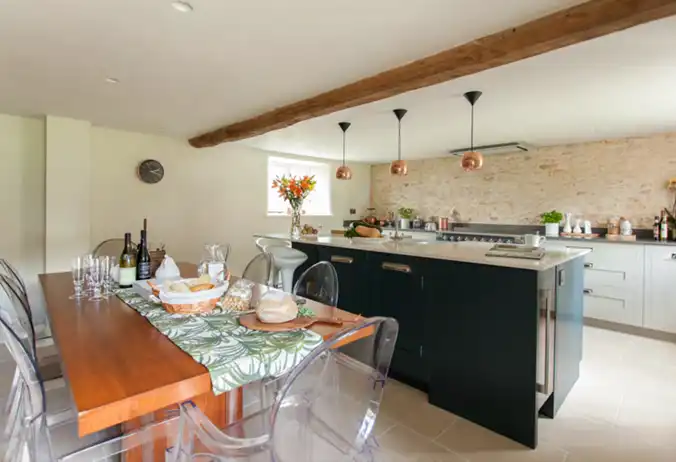 Westerleigh Cottage kitchen diner - by Astman Taylor