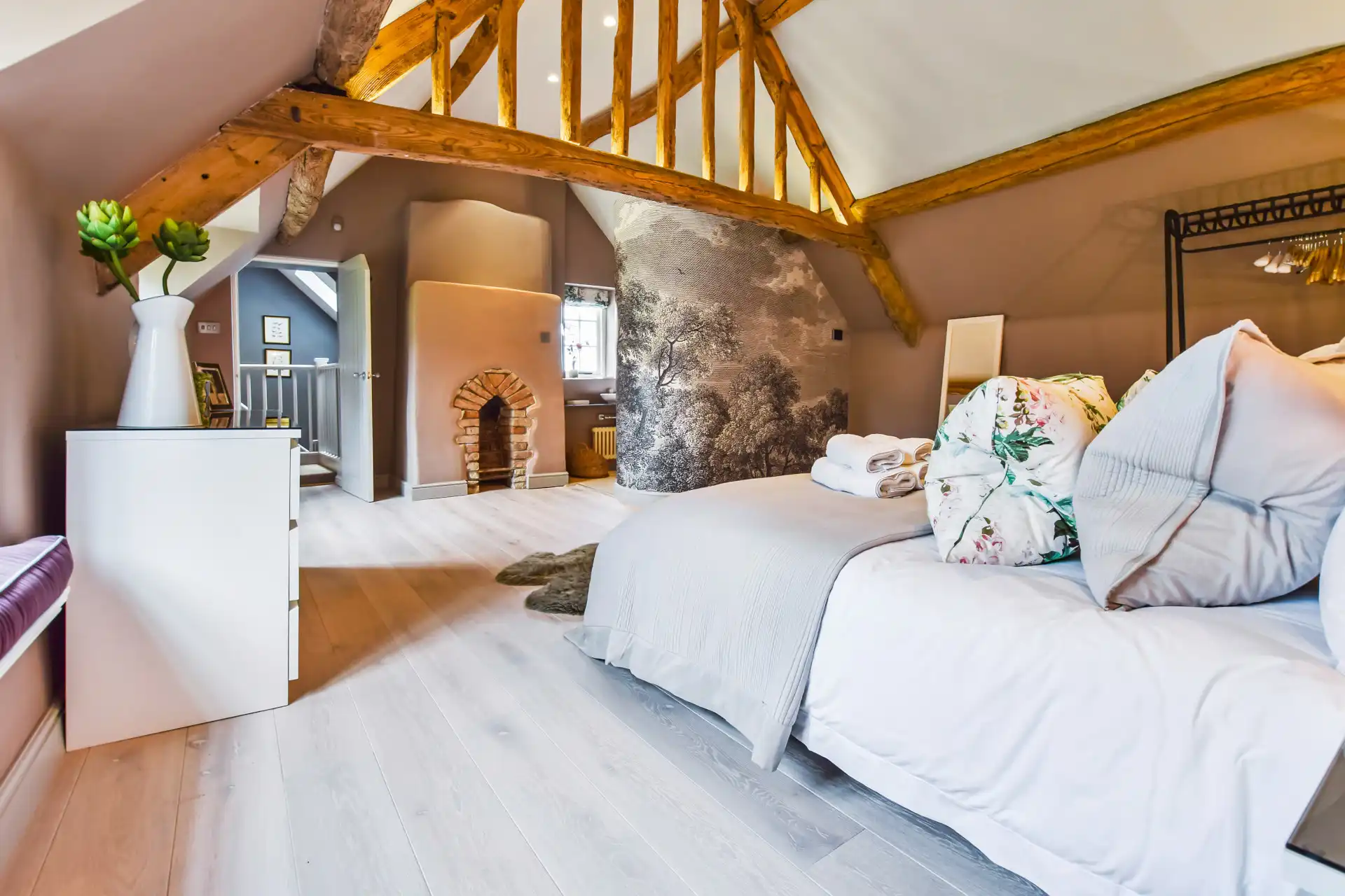 Bedroom, Westerleigh, Bolthole Retreats