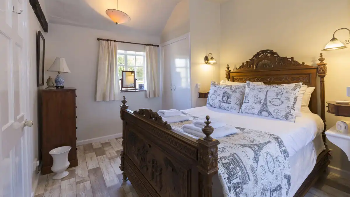 Bedroom, Box Cottage