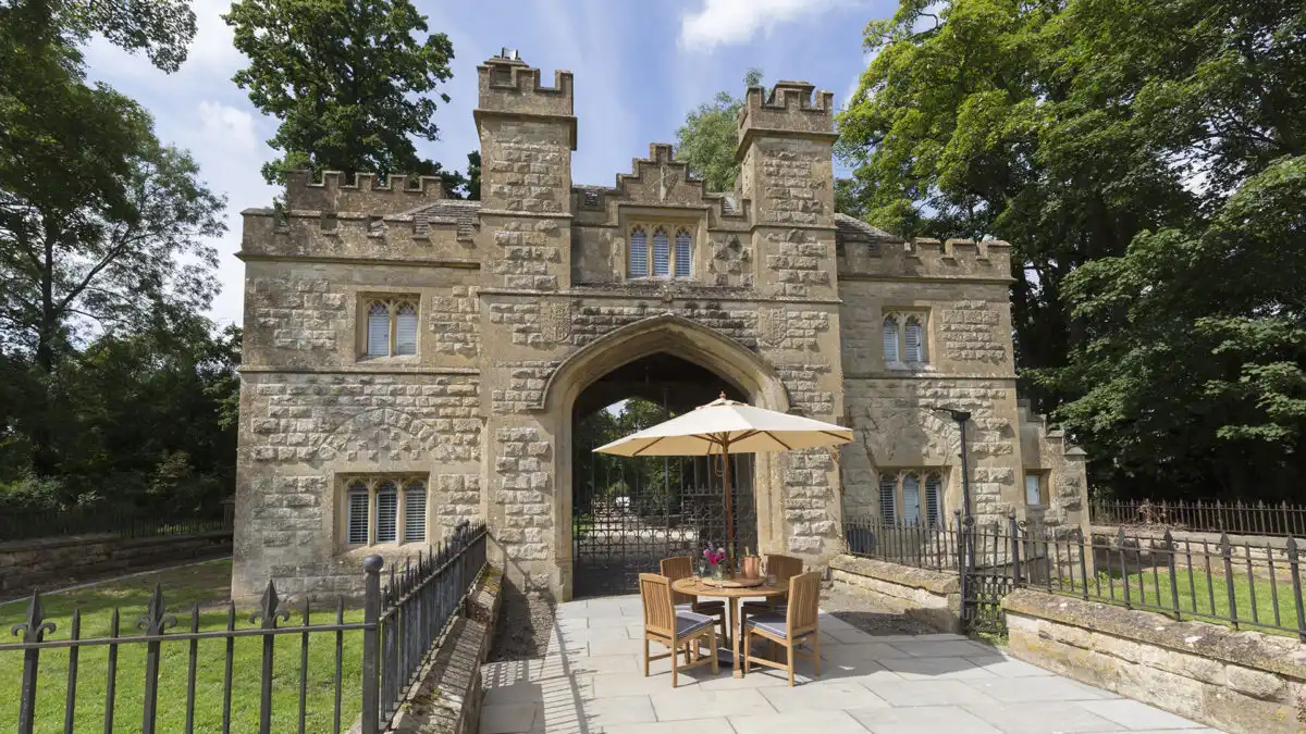 Castle Gatehouse, Bolthole Retreats