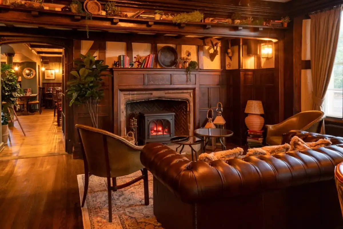 Interior of The Prince of Burford pub