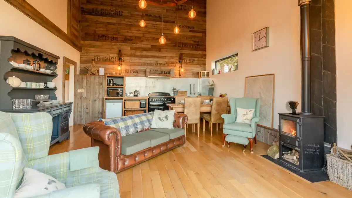 Outshot Barn, Indoor - near Brecon Beacons
