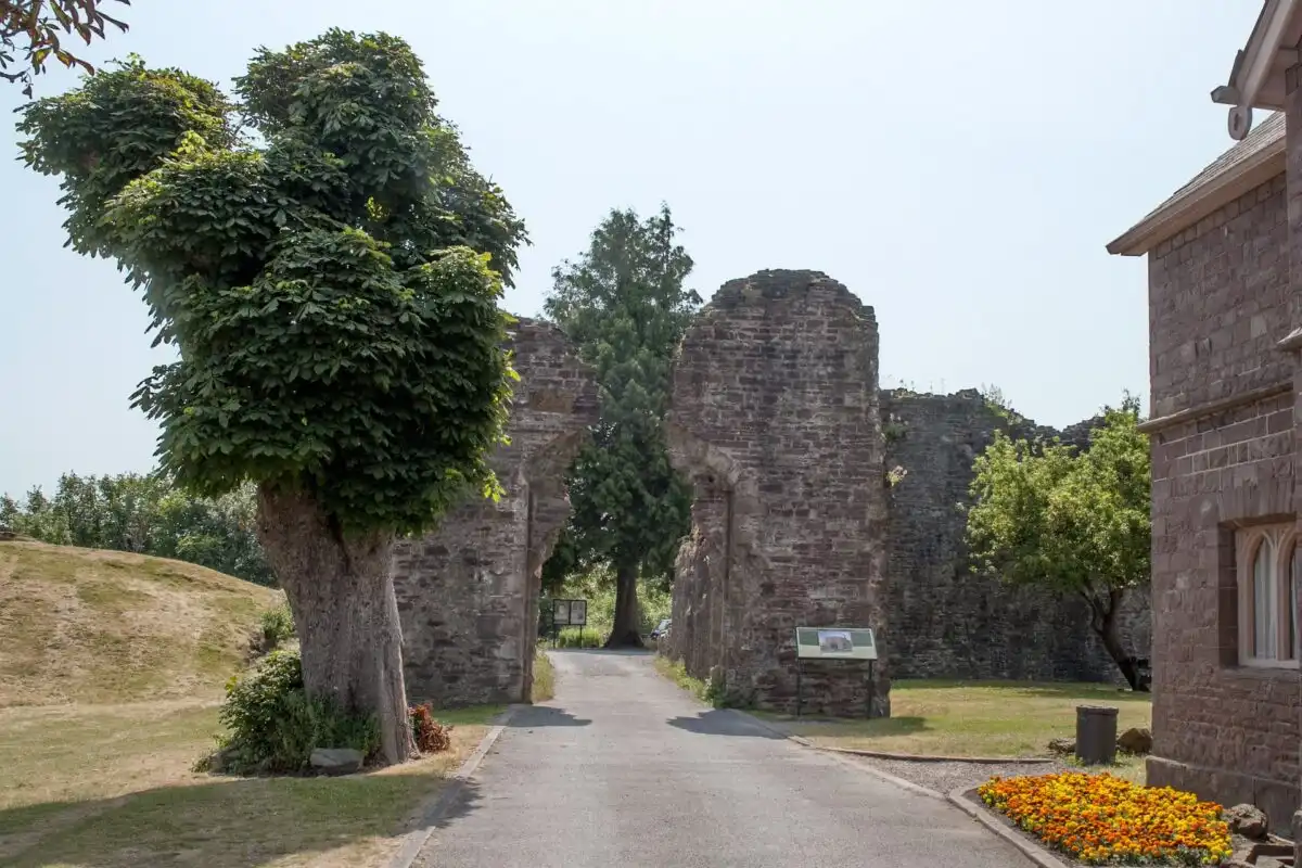 Discover Abergavenny, near Brecon Beacons