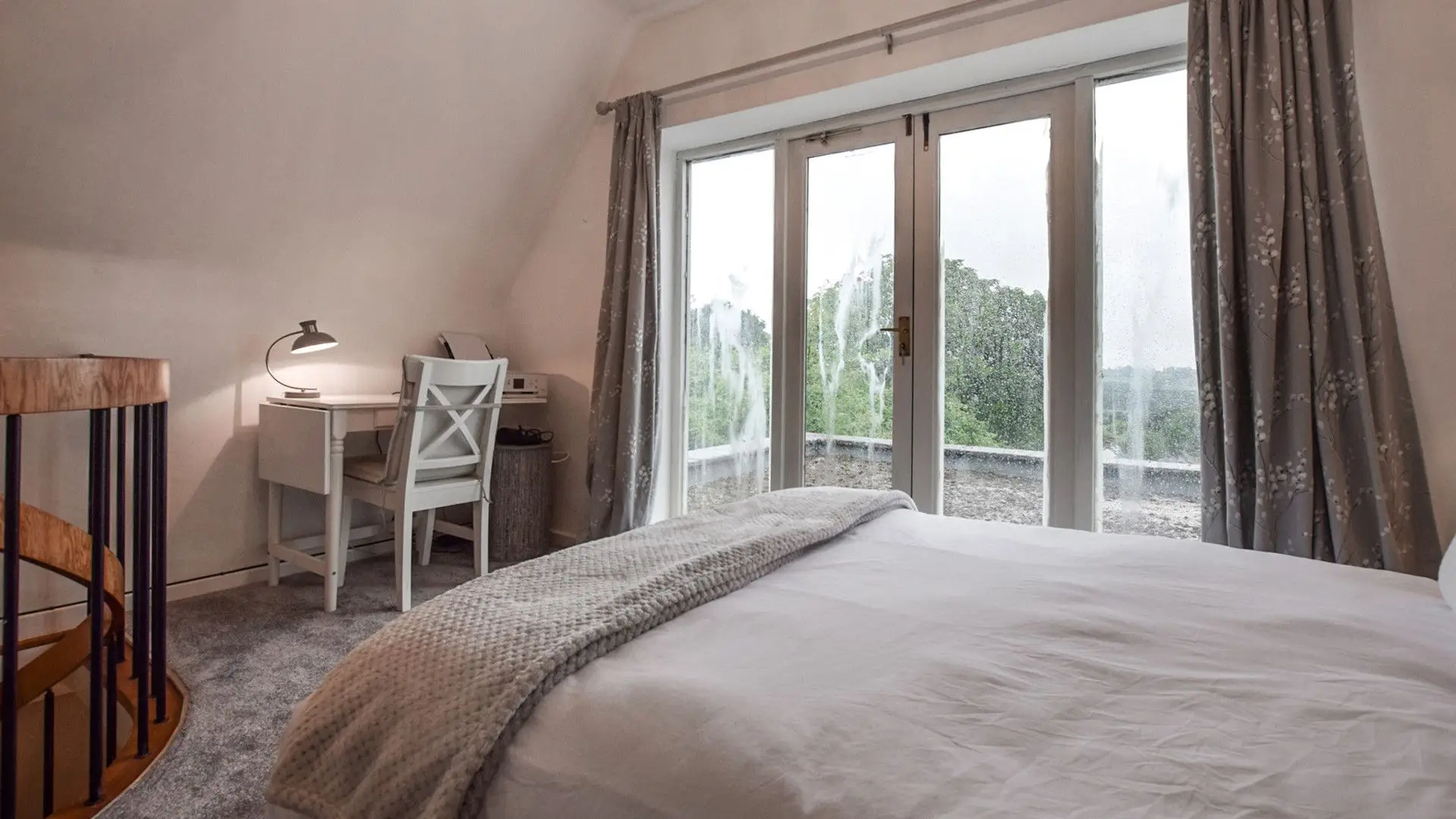 Bedroom 3/Study - double room, Suncroft, Bolthole Retreats