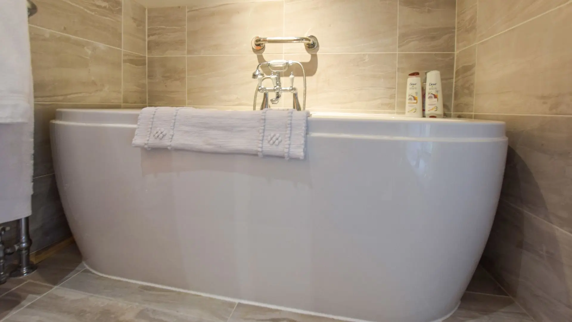Family bathroom, Suncroft, Bolthole Retreats