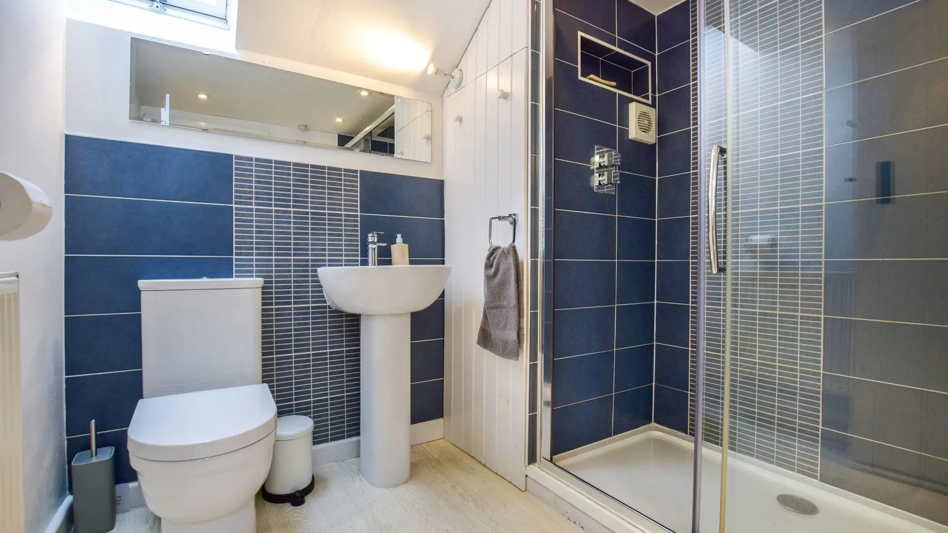 Shower room, Granary at Hunt Court, Bolthole Retreats