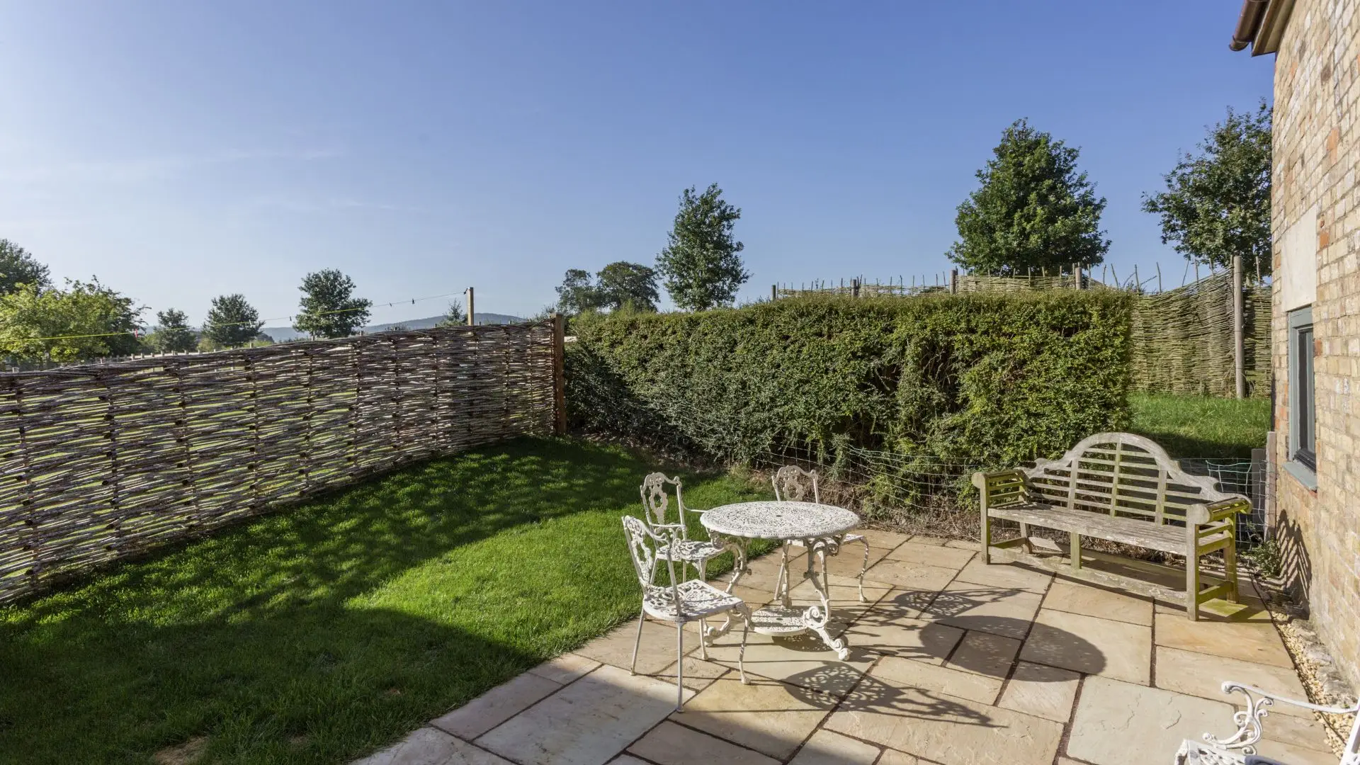 Patio and garden, Granary at Hunt Court, Bolthole Retreats