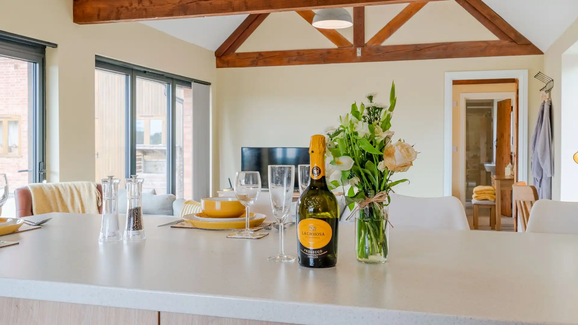 Breakfast Bar, Swifts Retreat, Bolthole Retreats
