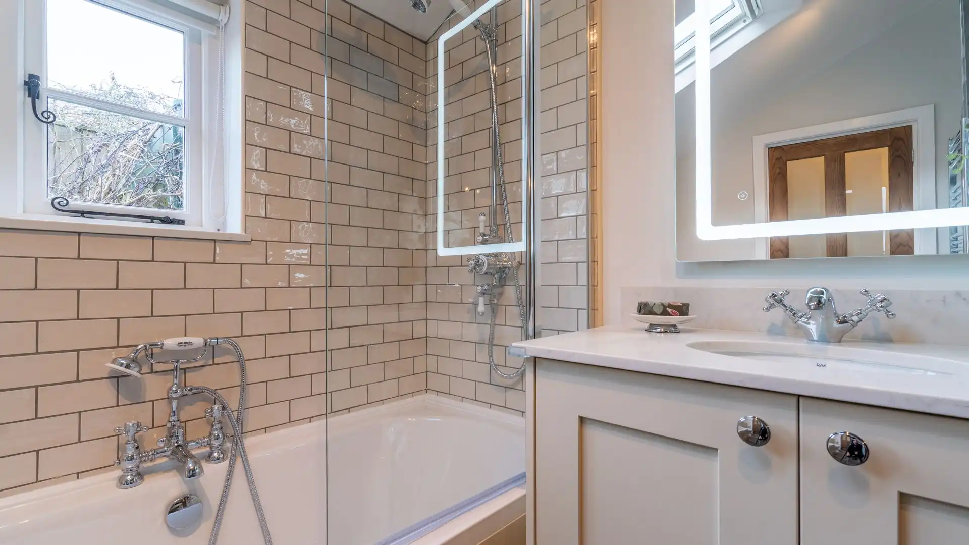 Ground floor bathroom, Farthingdales, Bolthole Retreats