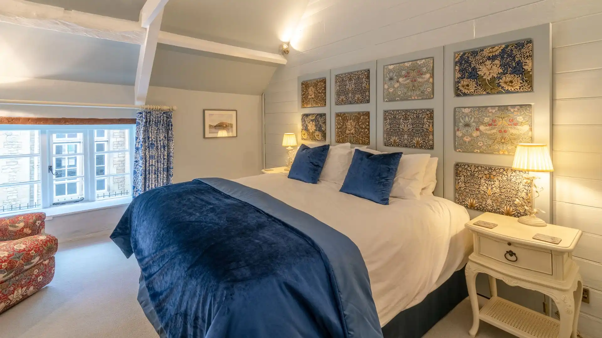 Bedroom One, Farthingdales, Bolthole Retreats