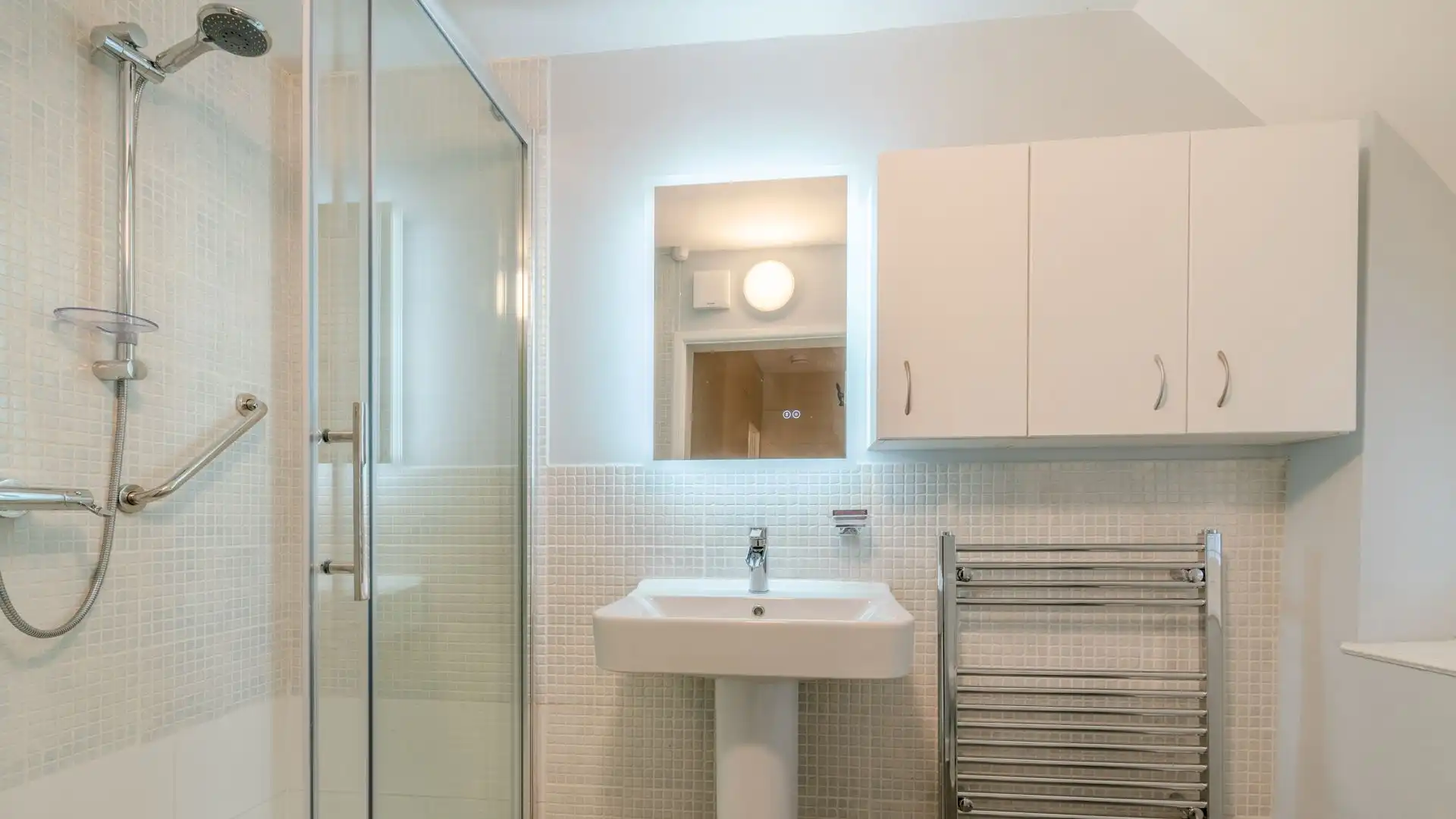 Family shower room, Farthingdales, Bolthole Retreats