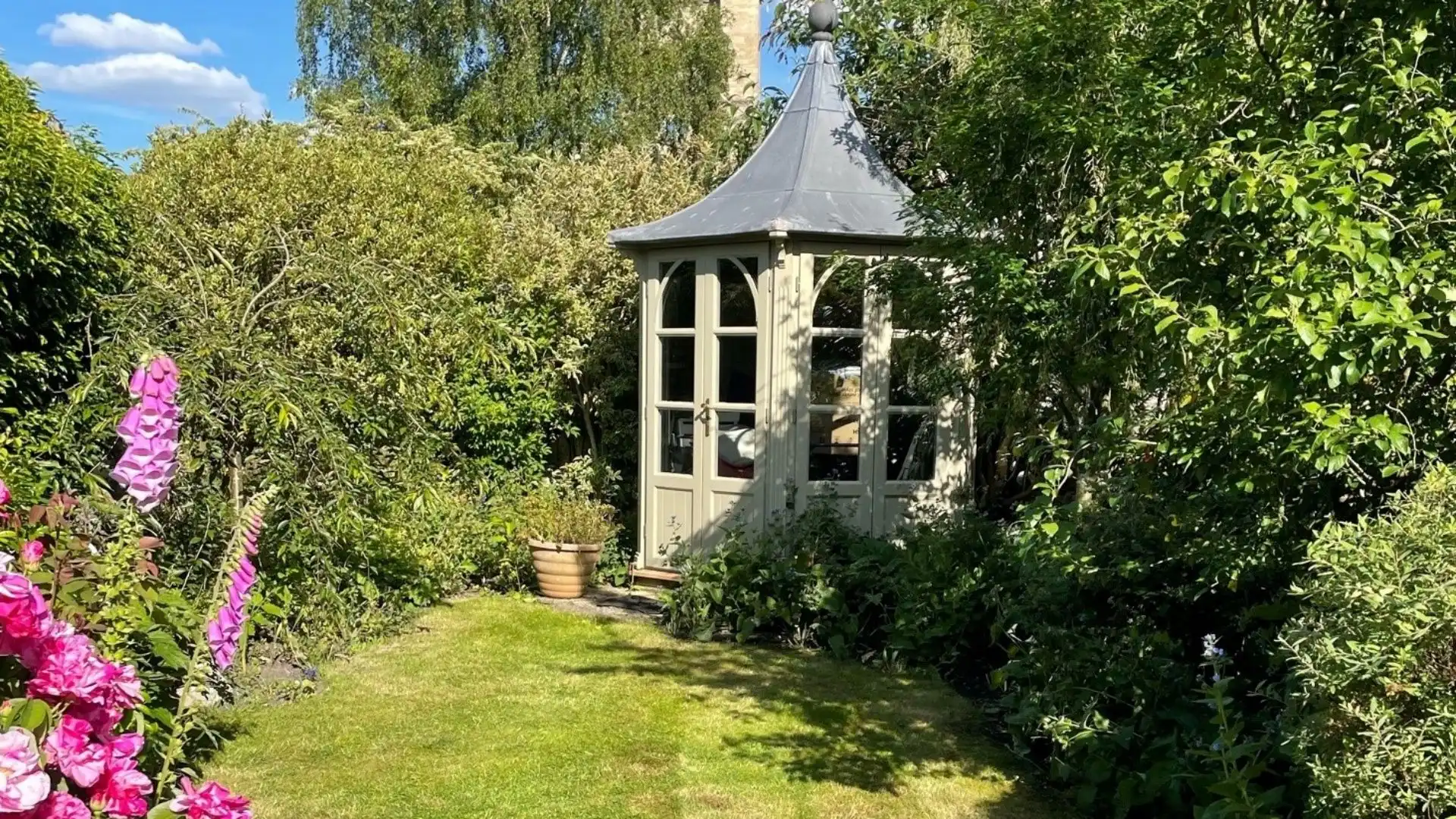 Garden, summer house, Farthingdales, Bolthole Retreats