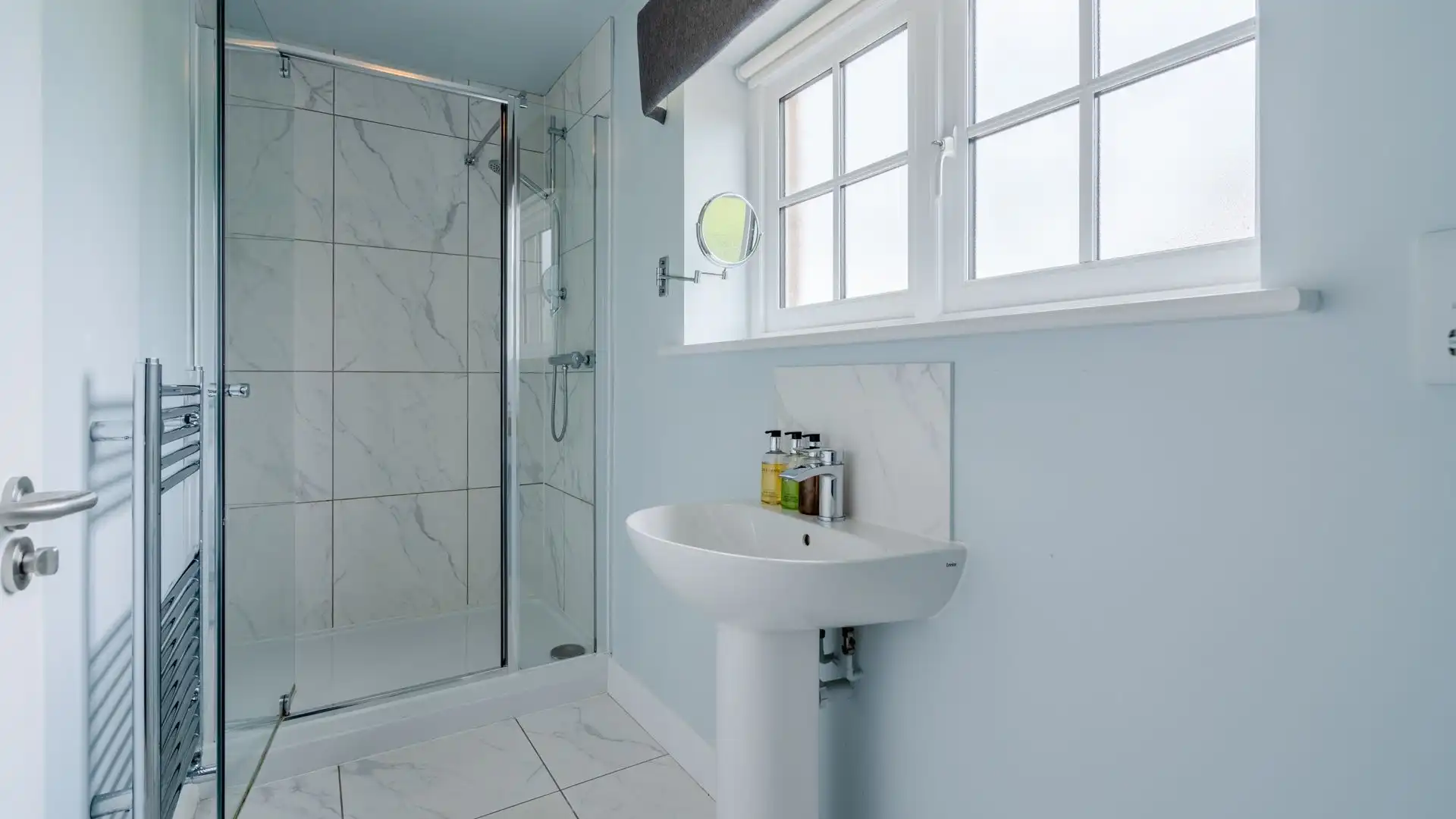Bedroom Four Ensuite, Lodge Barn, Bolthole Retreats