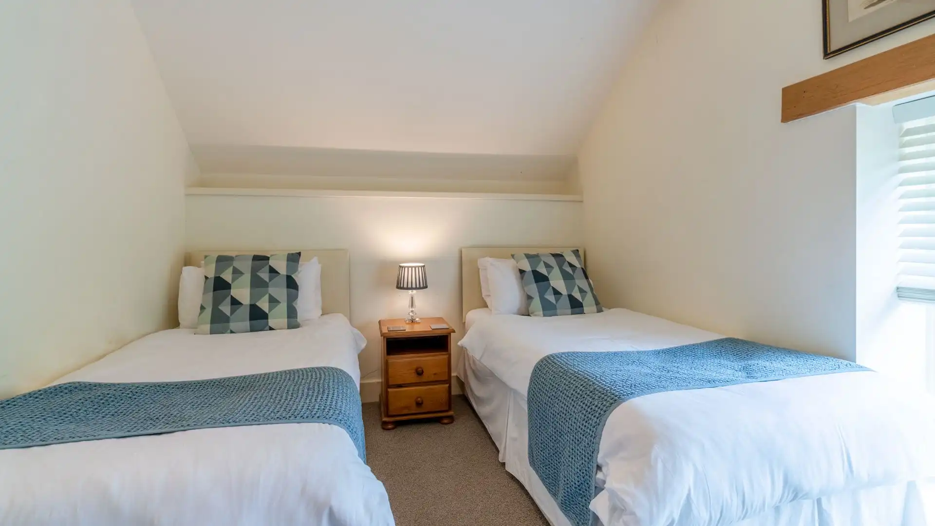 Bedroom Seven, Lodge Barn, Bolthole Retreats