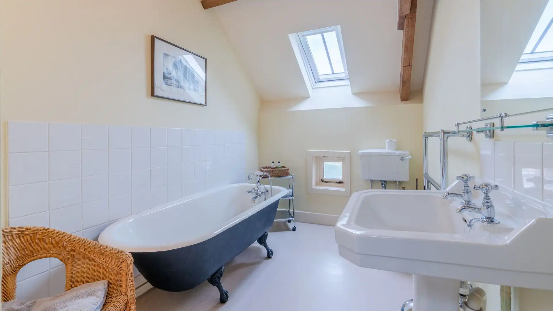 Family Bathroom, Lodge Barn, Bolthole Retreats
