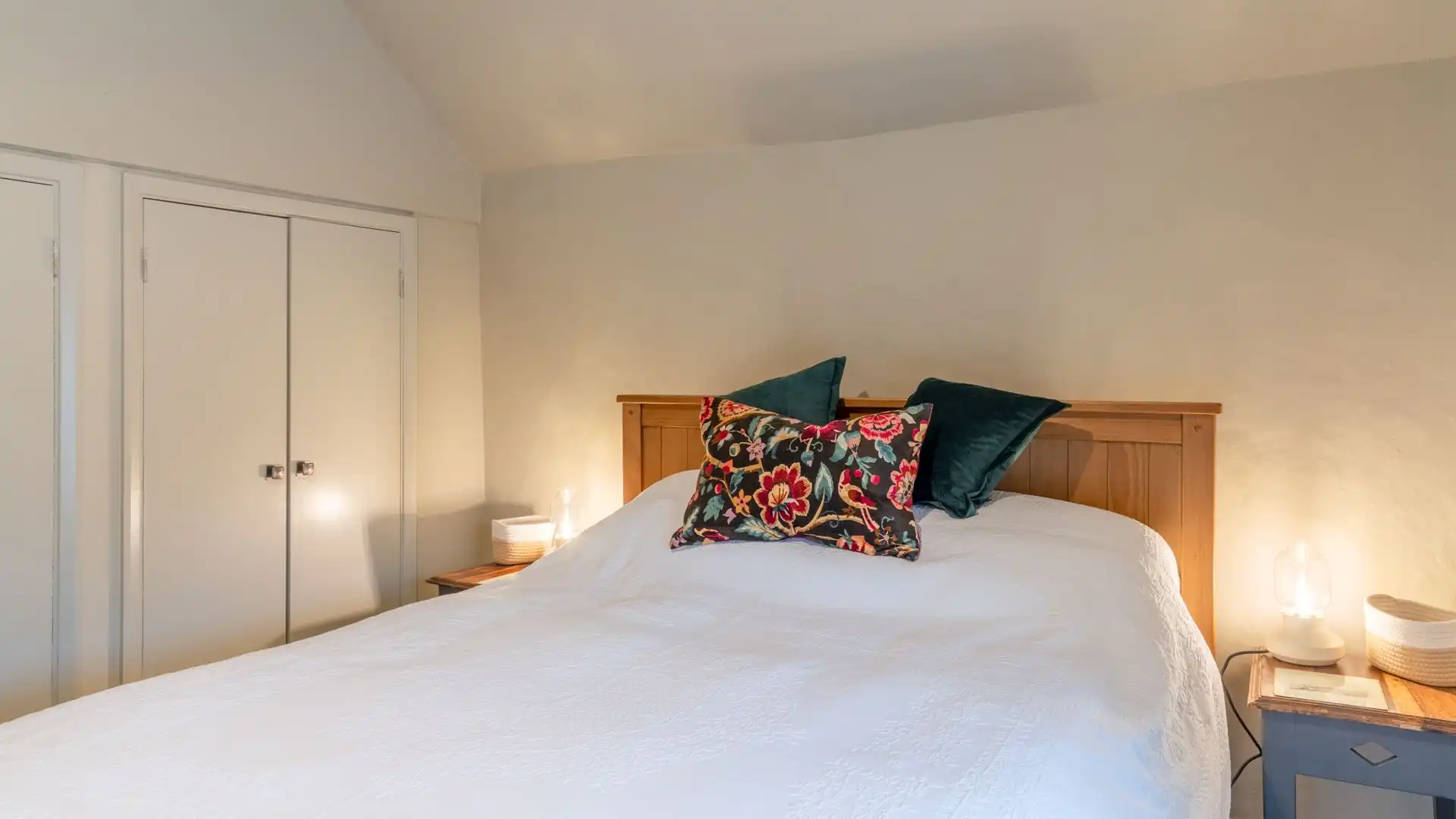 Bedroom One, Cotswold Way Cottage, Bolthole Retreats