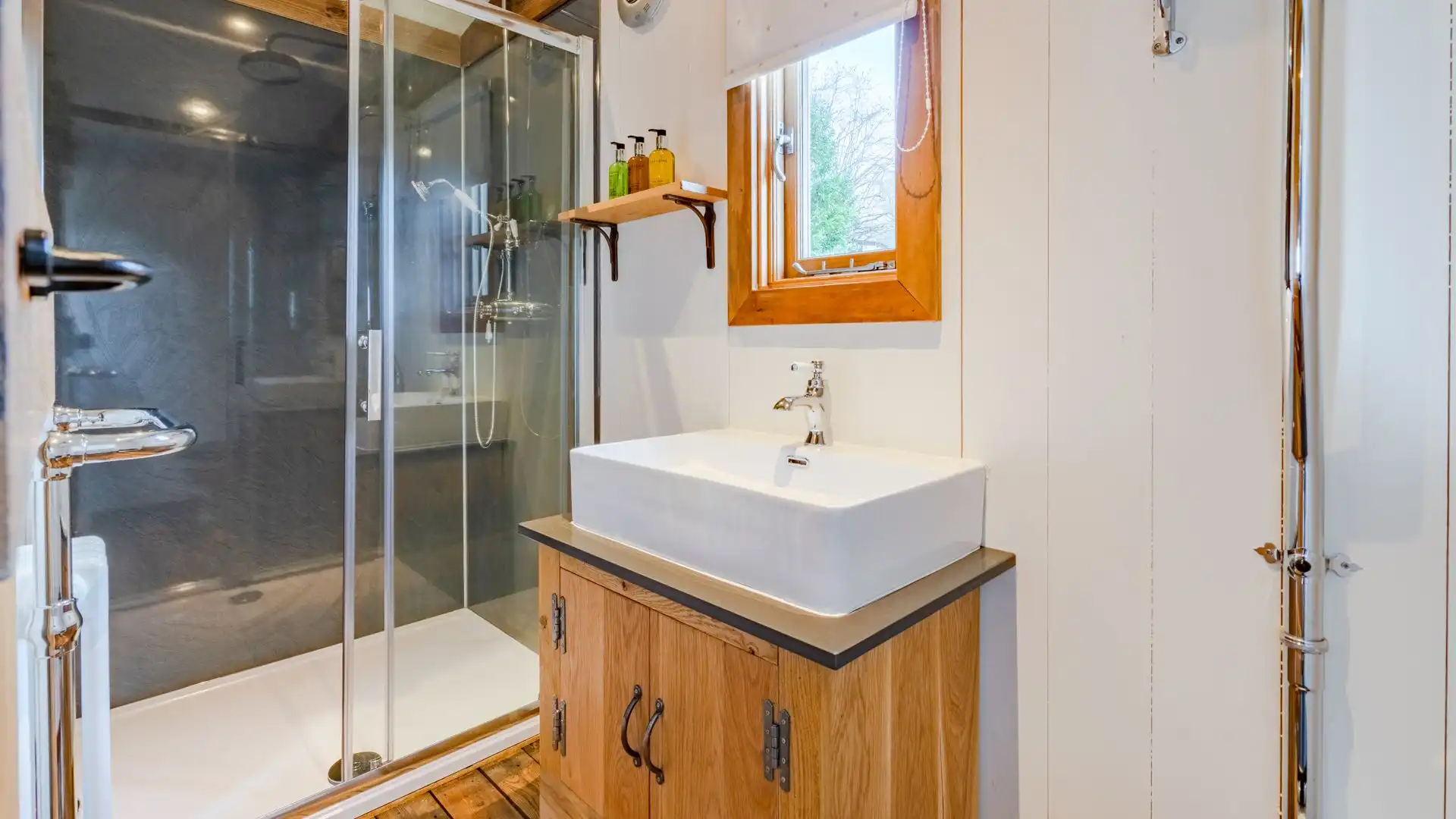 Bathroom, Betty, Bolthole Retreats