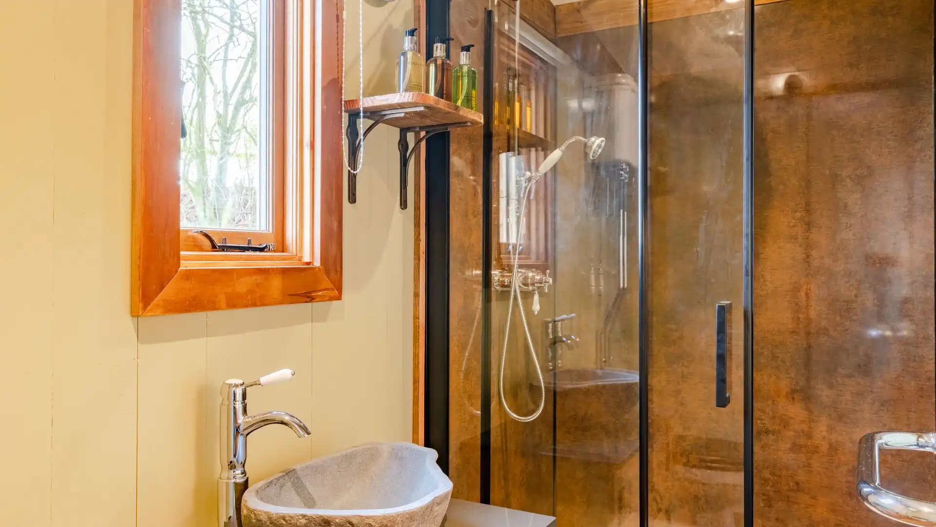Shower Room, Bertha, Bolthole Retreats