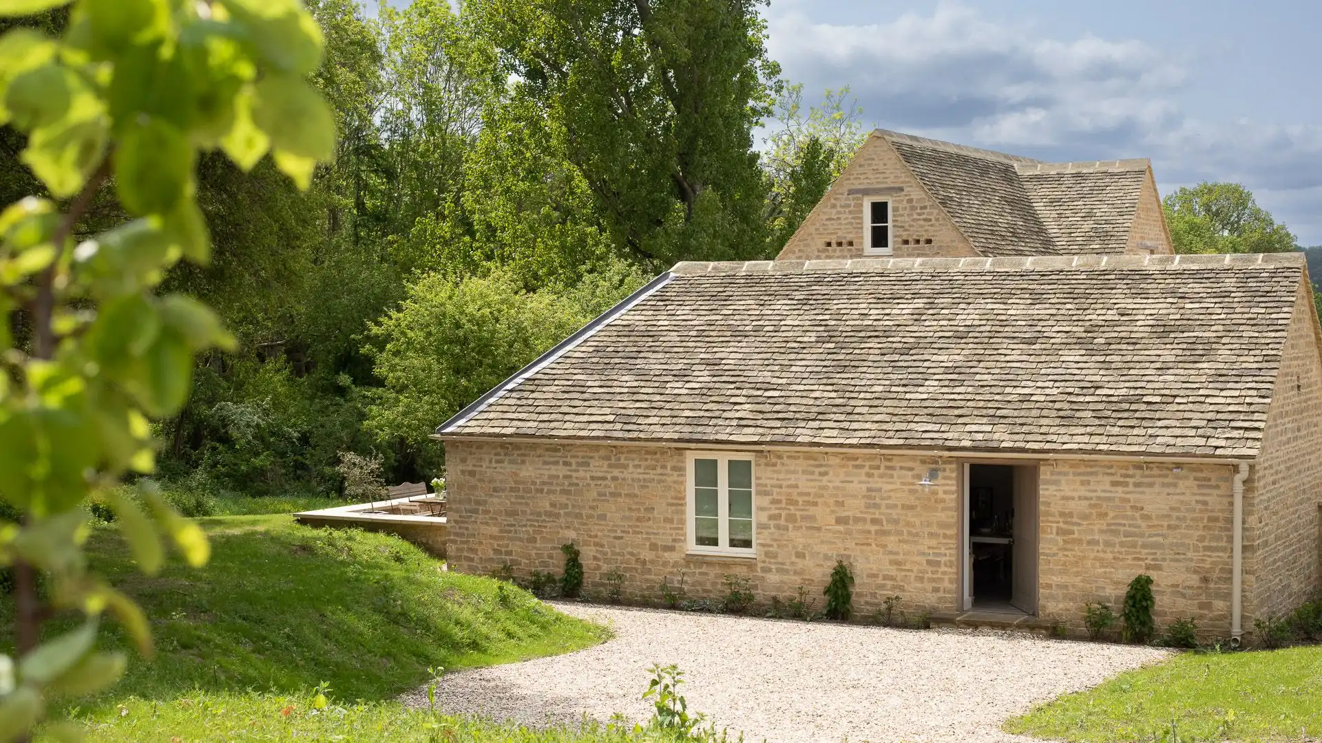 Entrance and parking, The Fold, Bolthole Retreats