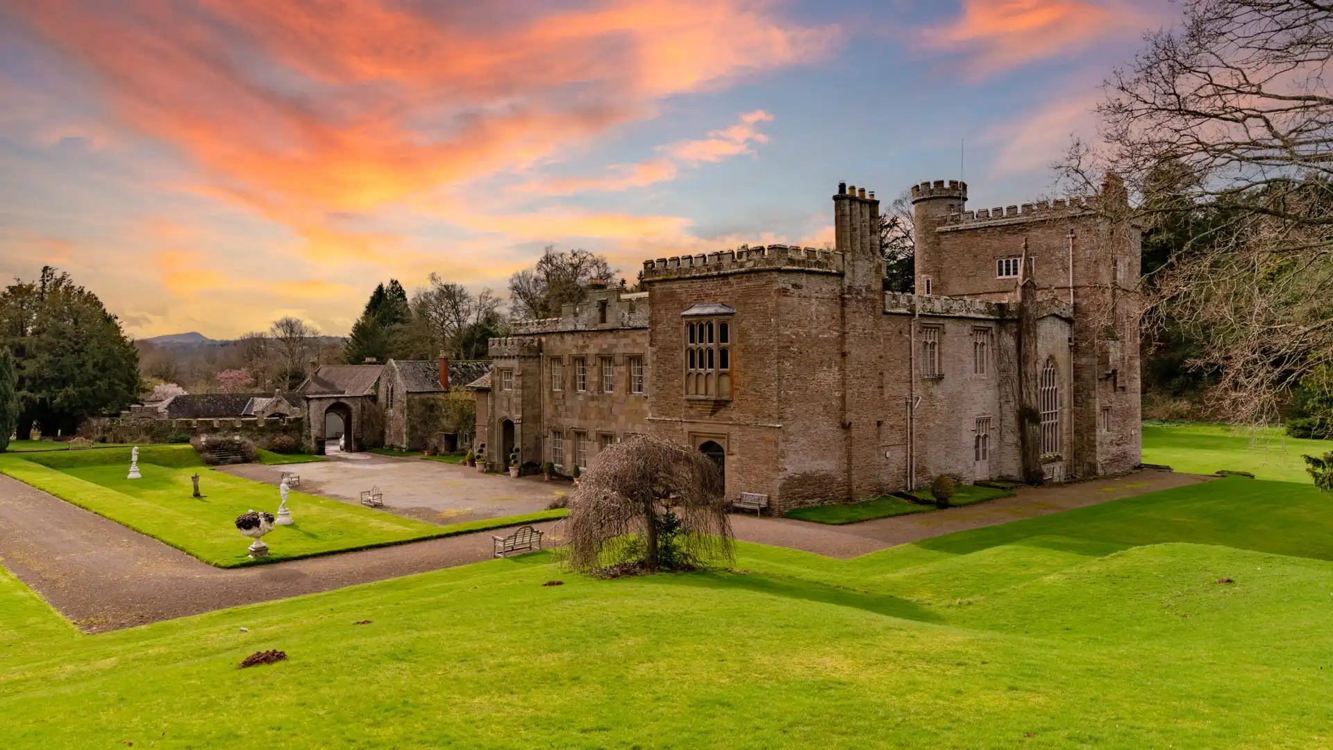 Front View, Kentchurch Court, Bolthole Retreats