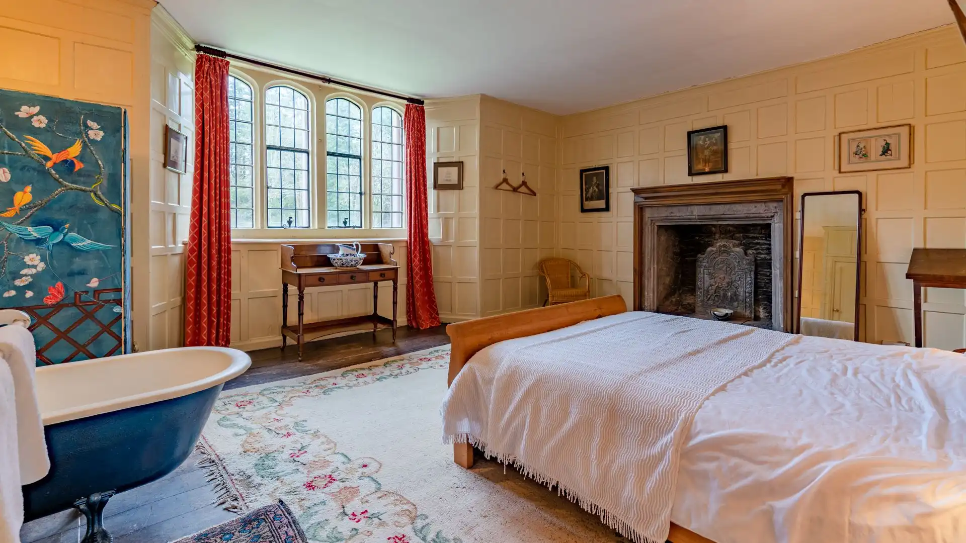The Painted Bedroom, Kentchurch Court, Bolthole Retreats