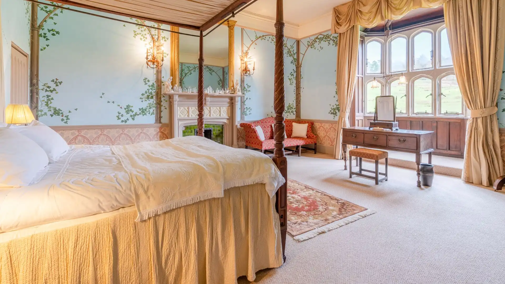 Ivy Bedroom, Kentchurch Court, Bolthole Retreats