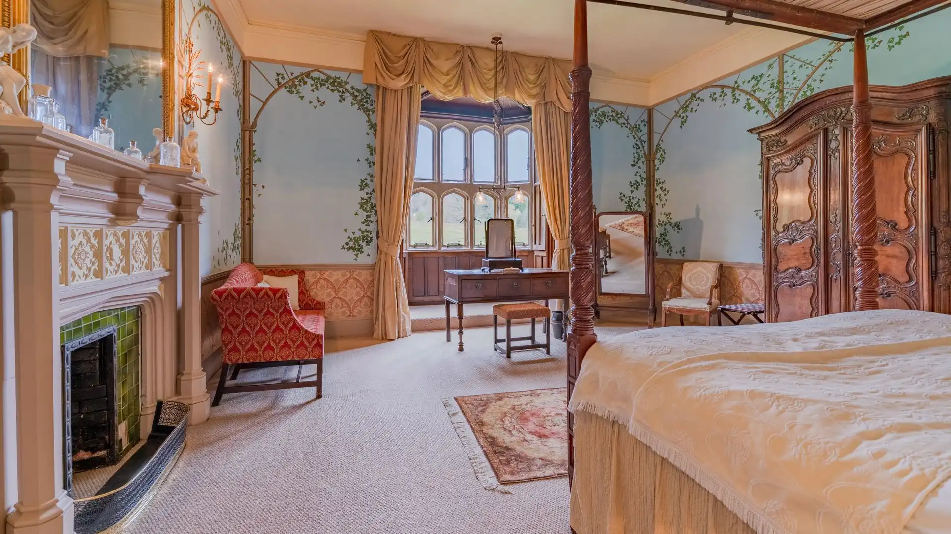 Ivy Bedroom, Kentchurch Court, Bolthole Retreats