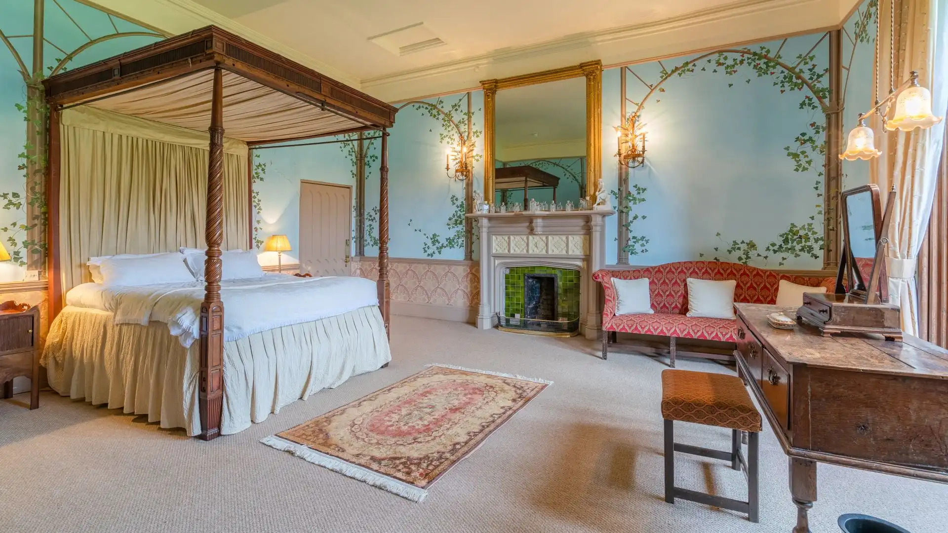 Ivy Bedroom, Kentchurch Court, Bolthole Retreats