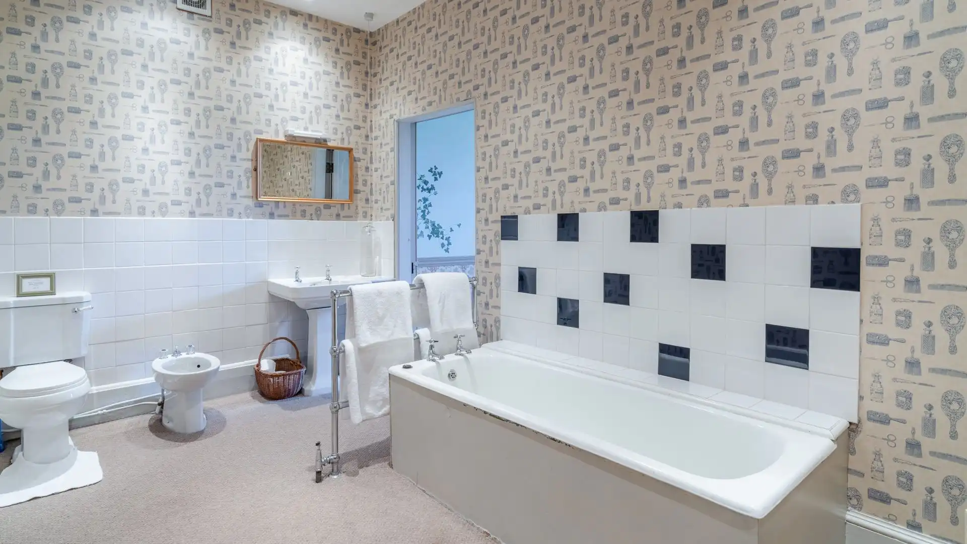 En-Suite to Ivy Bedroom, Kentchurch Court, Bolthole Retreats