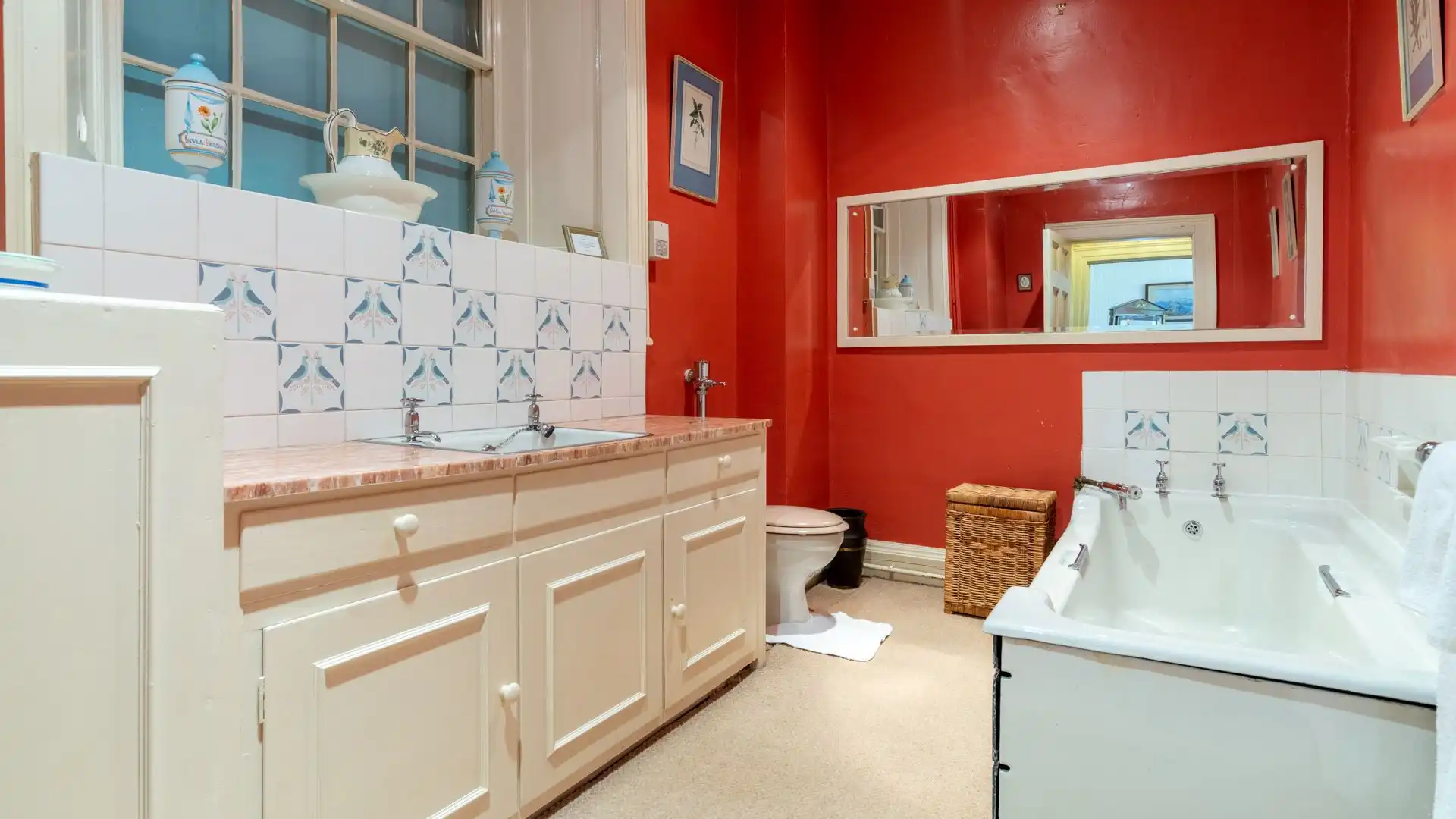 Bathroom, Kentchurch Court, Bolthole Retreats