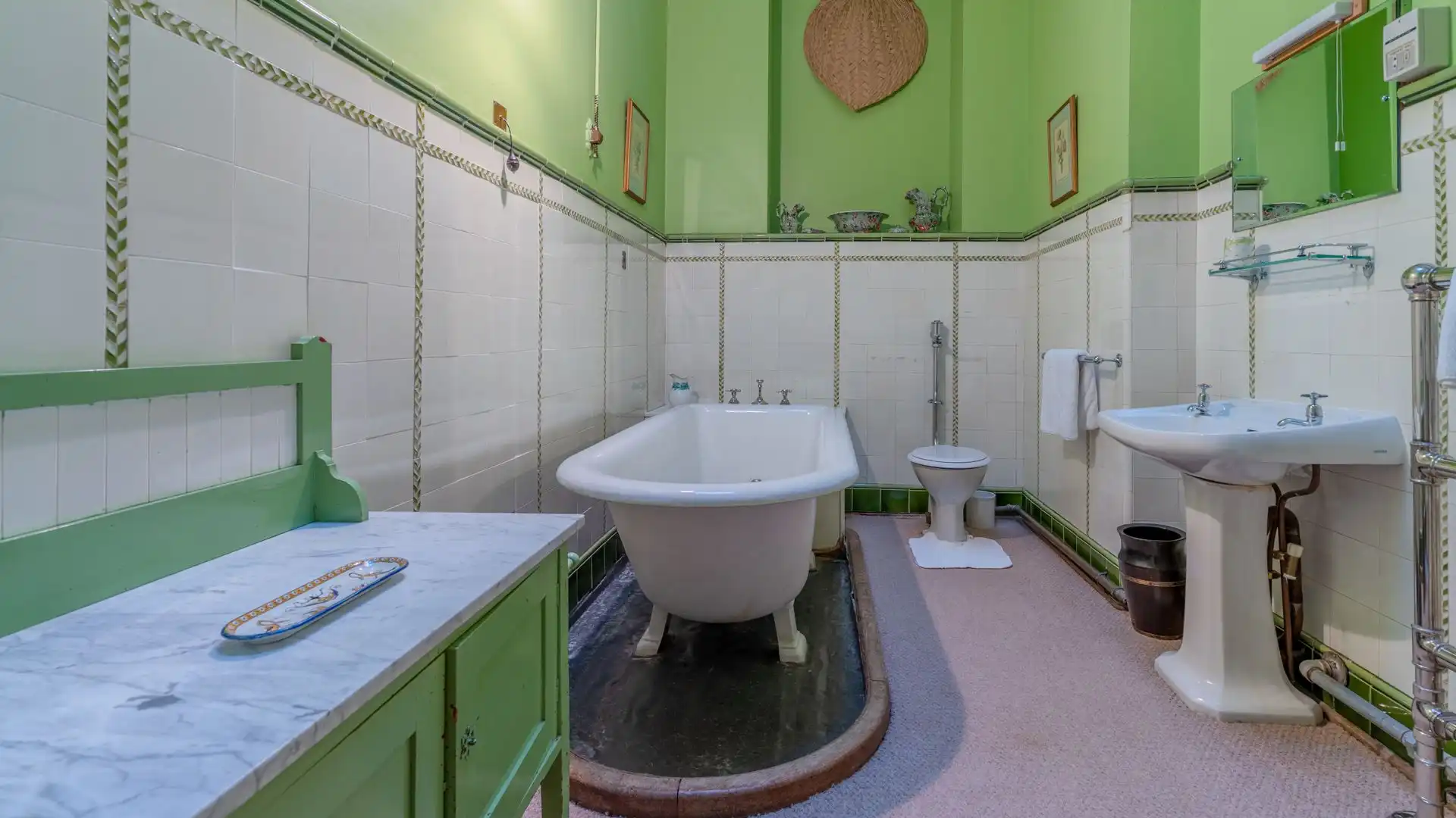 Bathroom, Kentchurch Court, Bolthole Retreats