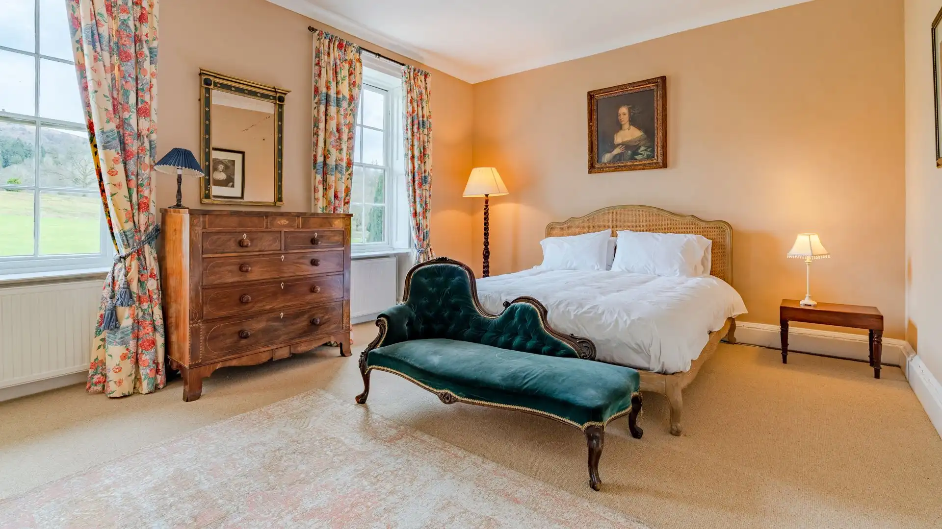 Sweet Pea Bedroom, Kentchurch Court, Bolthole Retreats