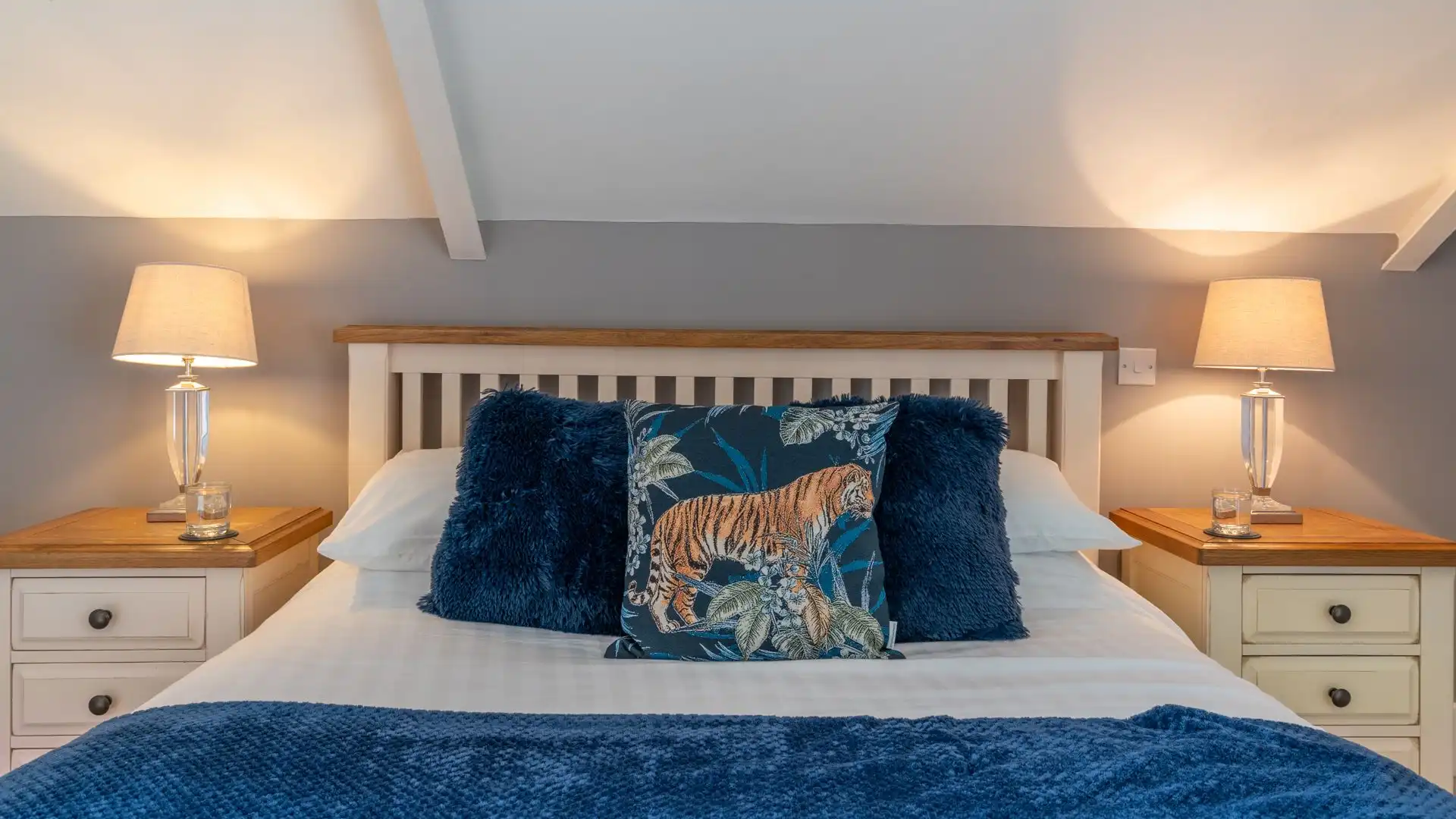 Bedroom One, Muntjac Lodge, Bolthole Retreats