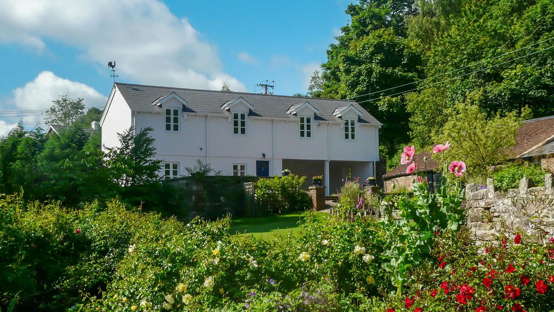 Buckstone House Coach House is a short stroll from the local pub.