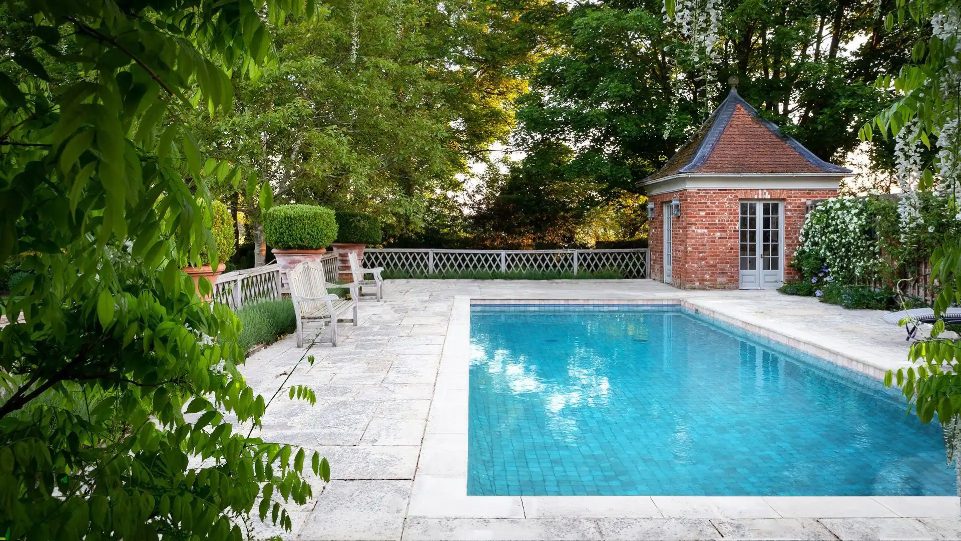 The gardens at Chalford Manor are a secluded paradise
