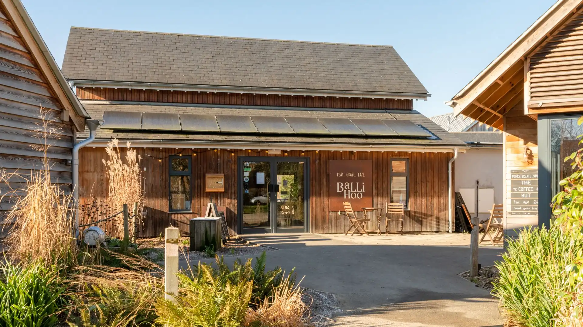 Launch your paddle boards on the lake right outside and dine at the on-site restaurant at Ballihoo