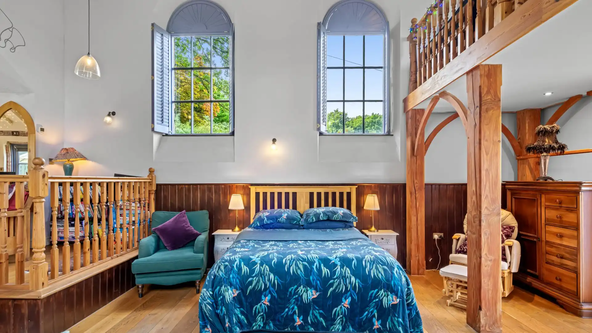 The sleeping area has a double bed and there is a choice of double or single futons which create three seating areas. 