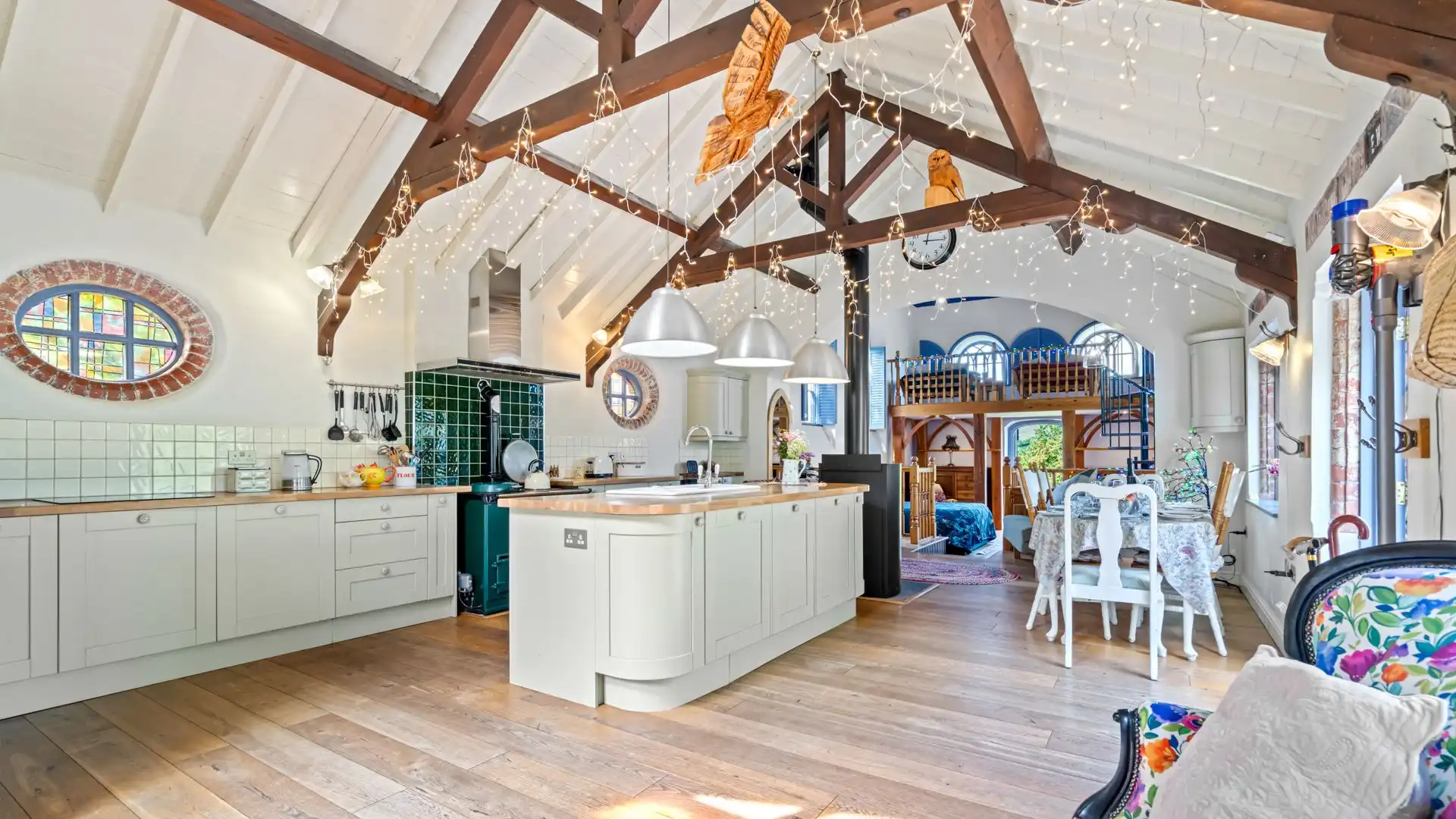 Sitting beneath the exposed beams above, the kitchen has more than enough space to unpack your essentials. 