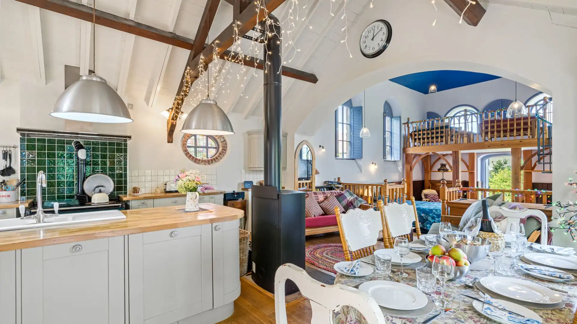 Set the table and gather your guests for elegant evening meals and quick hearty breakfasts before going for a long walk. 