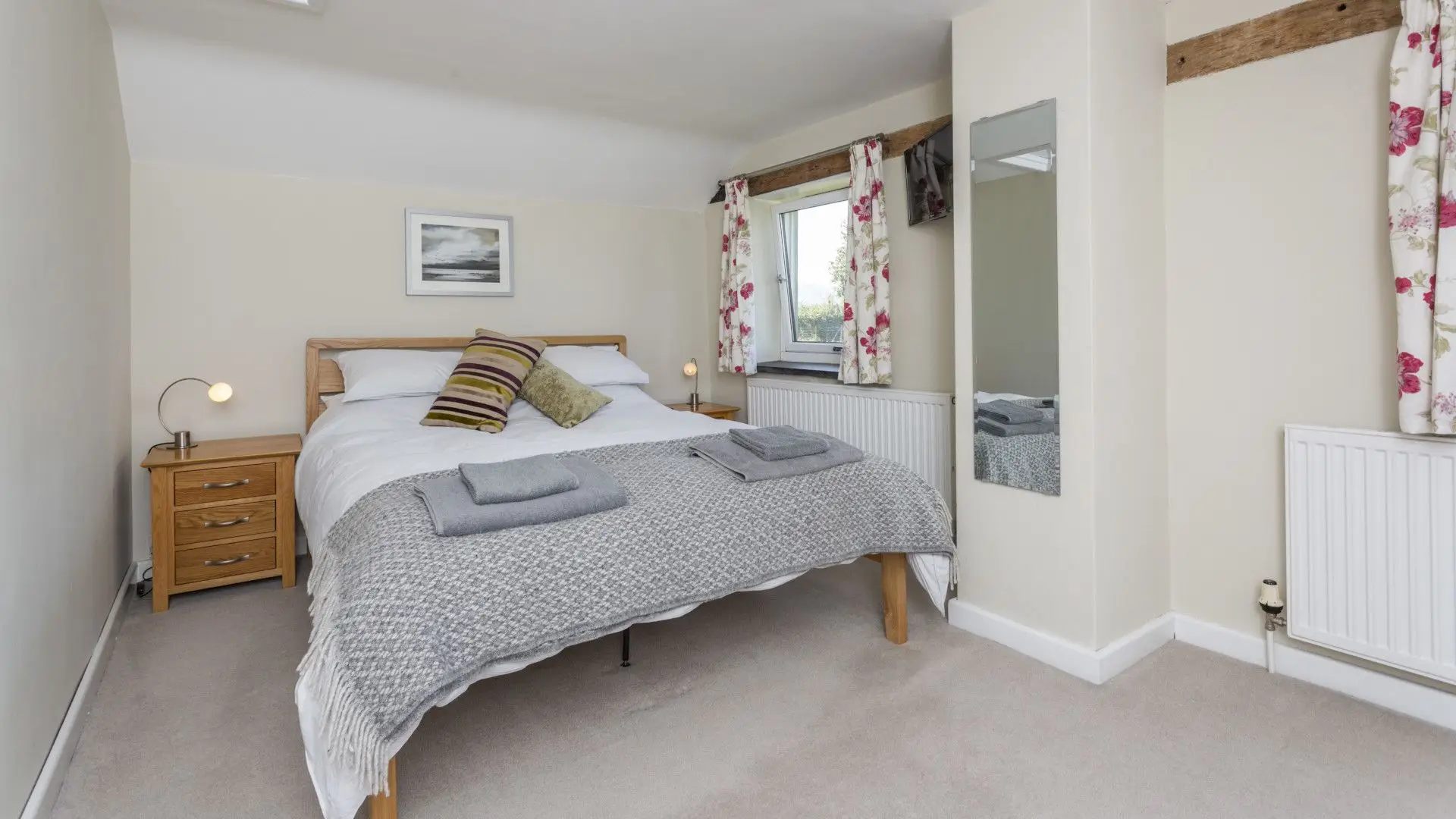 Bedroom 1, Granary at Hunt Court, Bolthole Retreats