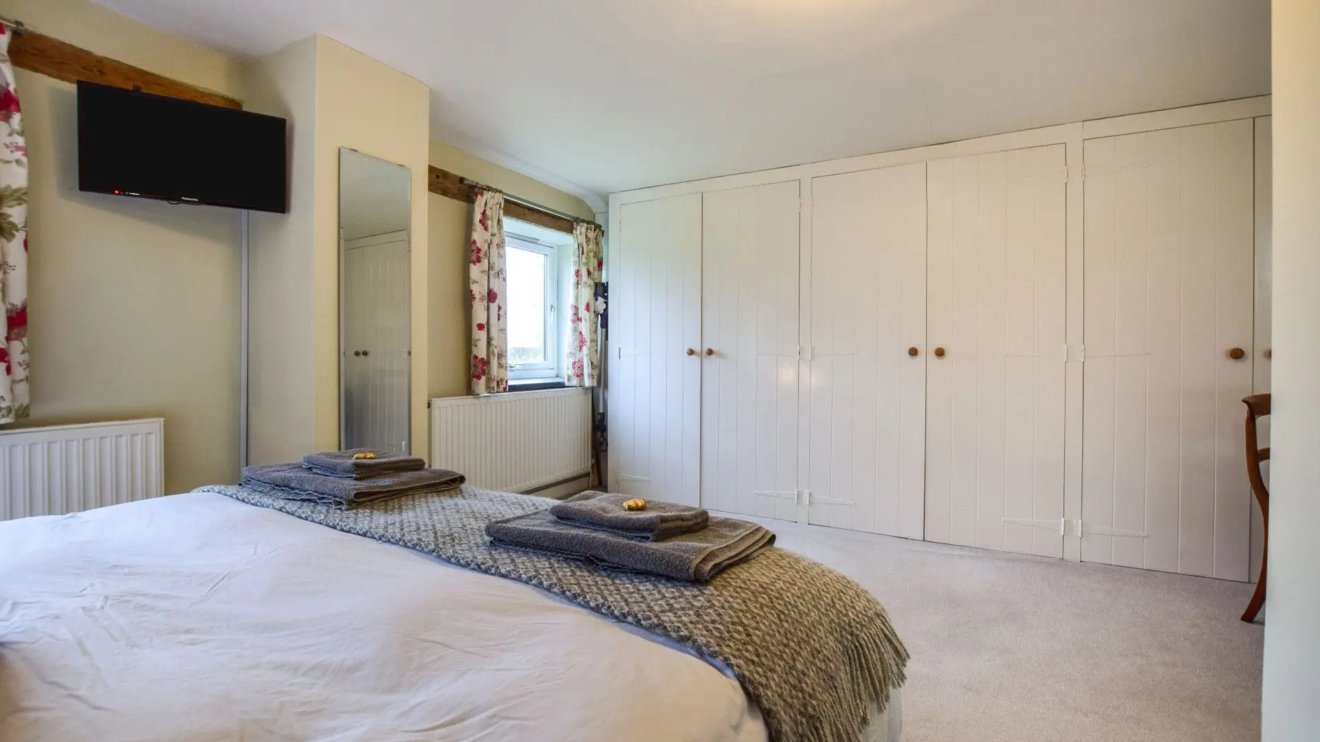 Bedroom 1, Granary at Hunt Court, Bolthole Retreats