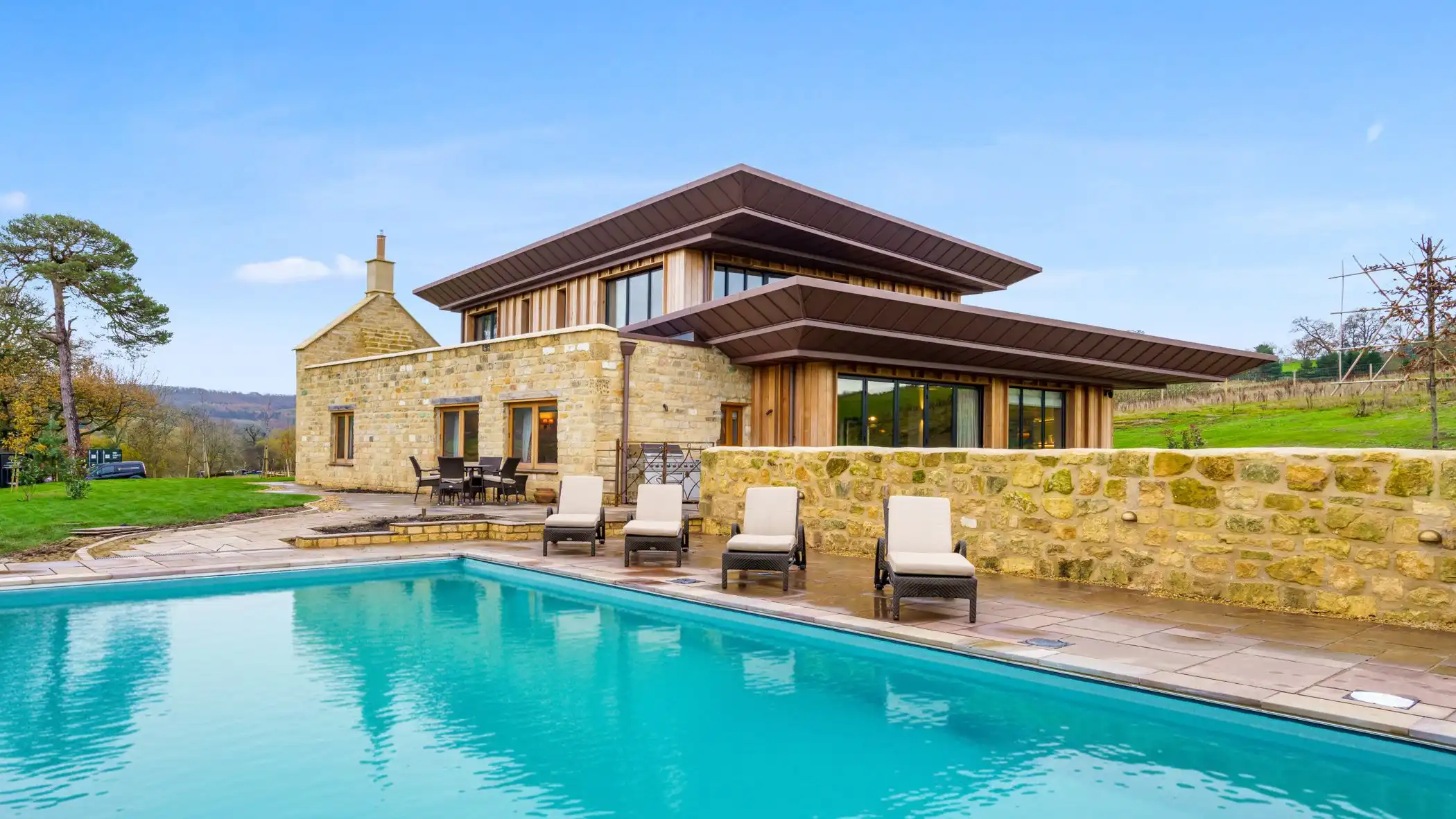 Elevated above Sudeley Castle with a sweeping view over the charming town of Winchcombe, Badgerwood sets the stage for your next grand escape. 