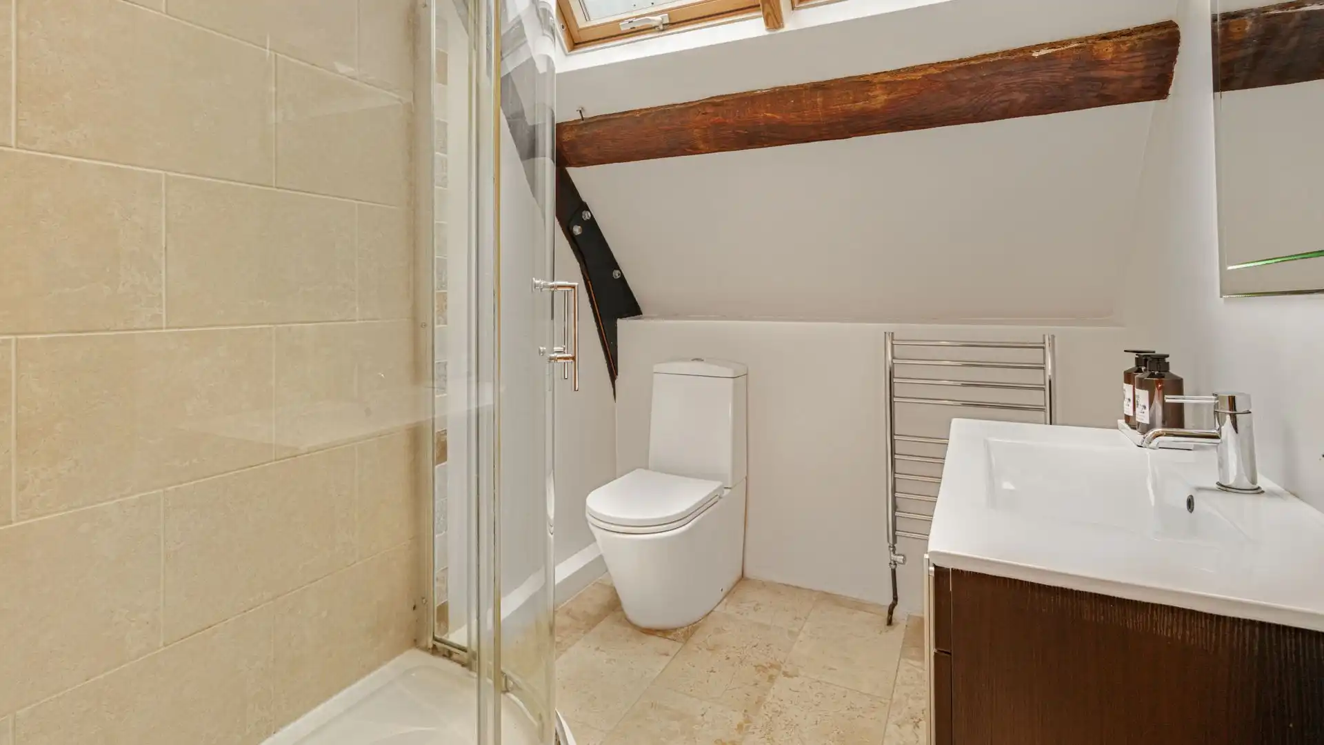 One of the en-suite bathrooms, with high ceilings and skylights.