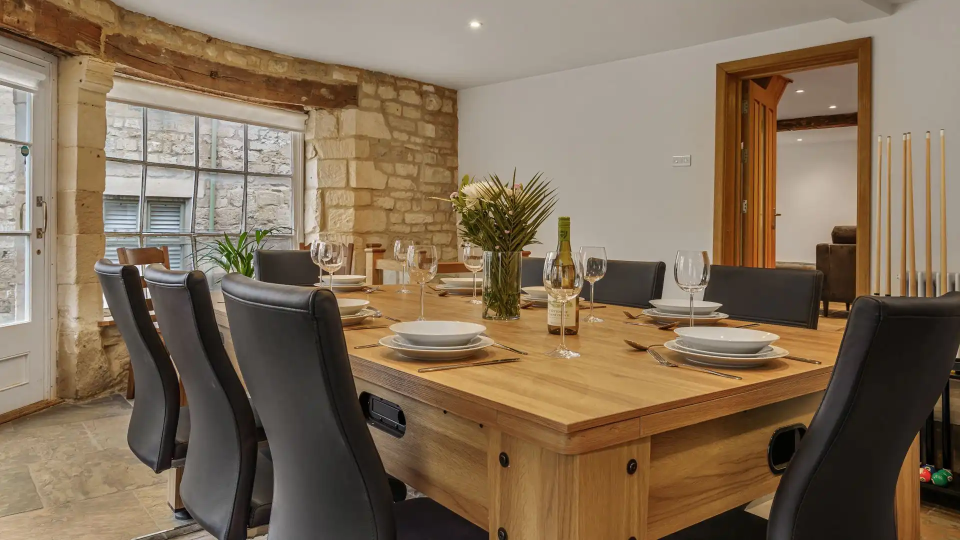 No matter how large your party, there's plenty of space for sit-down meals and drinks.
